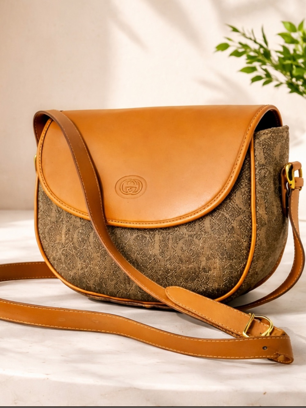 Gucci Vintage Tan dGG Logo MONOGRAM Canvas Leather Crossbody Bag.